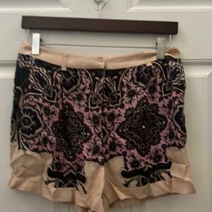 PRE-OWNED FOREVER 21 WOMEN'S PRINTED SHORTS- SMALL